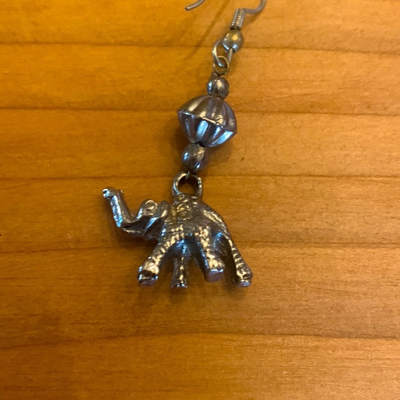 Elephant earrings - Picture 3 of 3